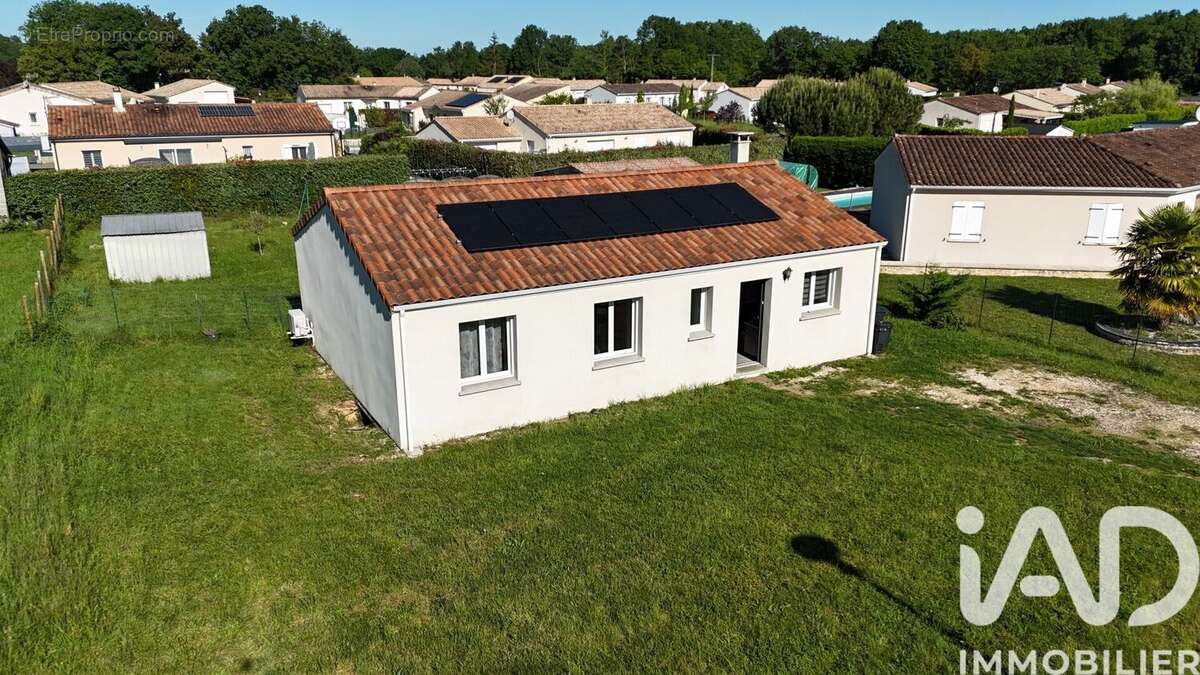 Photo 1 - Maison à CHAZELLES