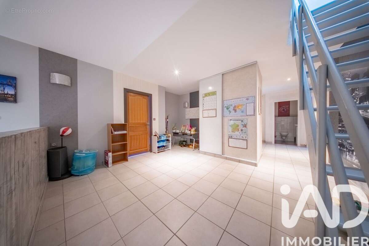 Maison 250 m² à Fleville-Lixieres  - photo 9