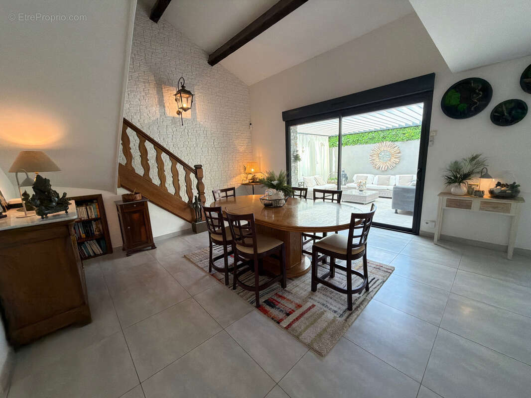 Maison à SAINT-LAURENT-D'AIGOUZE