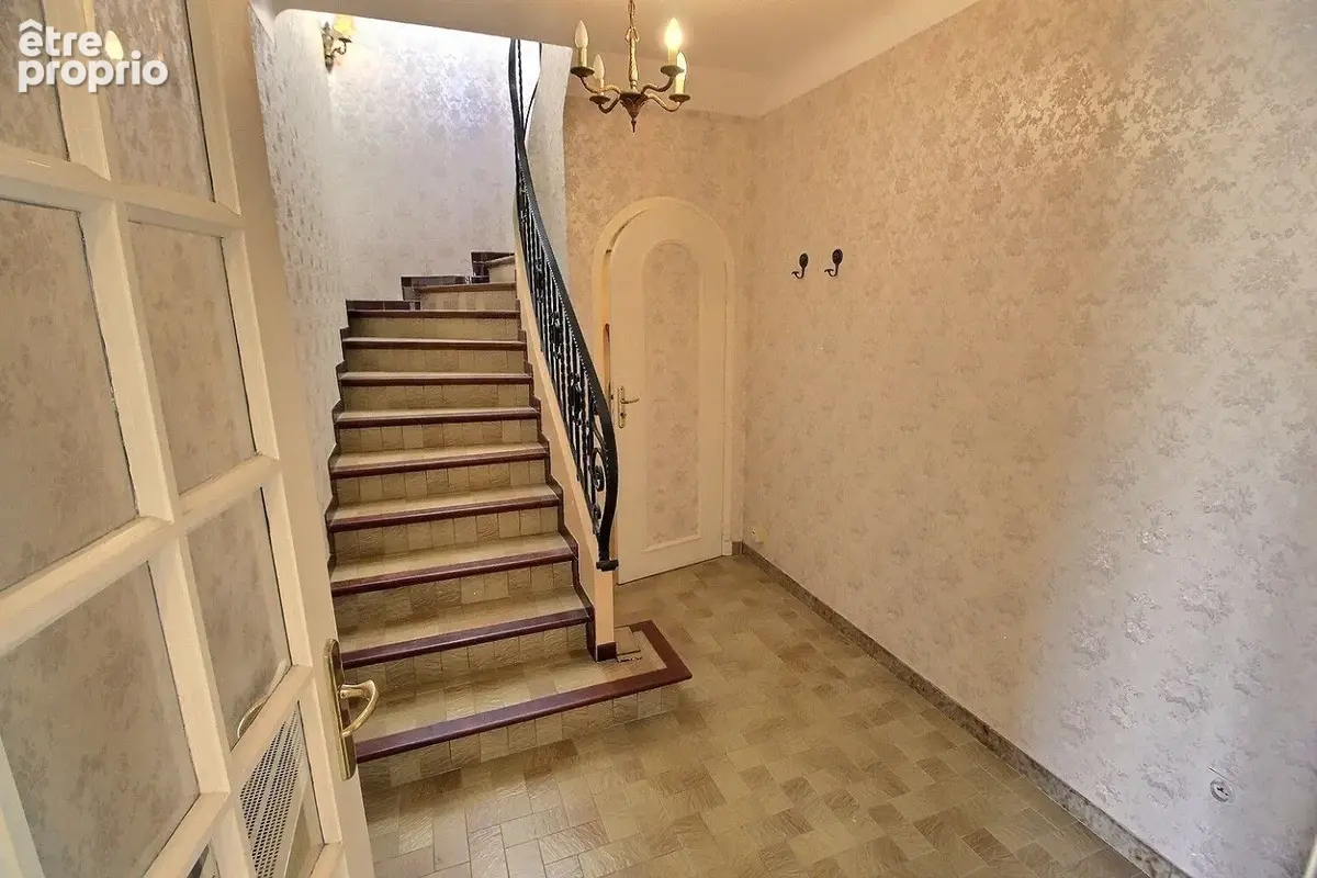 Villa d'architecte des années 75 développant 135 m² sur terrain de 1500 m² - photo 11