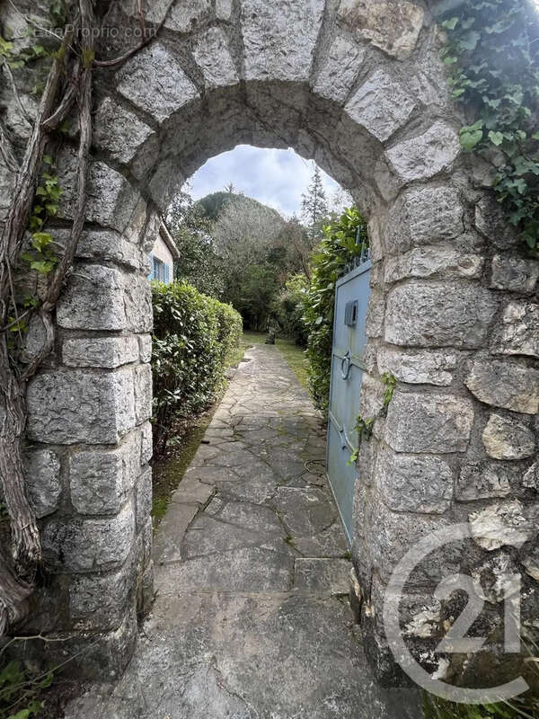 Maison à ROQUEFORT-LES-PINS