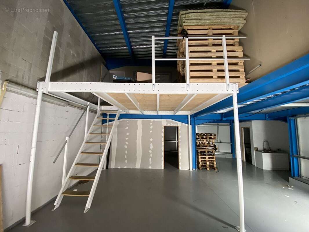 Commerce à VILLENOY