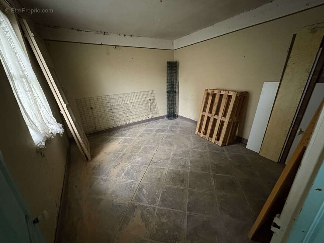 Terrain à MOY-DE-L'AISNE