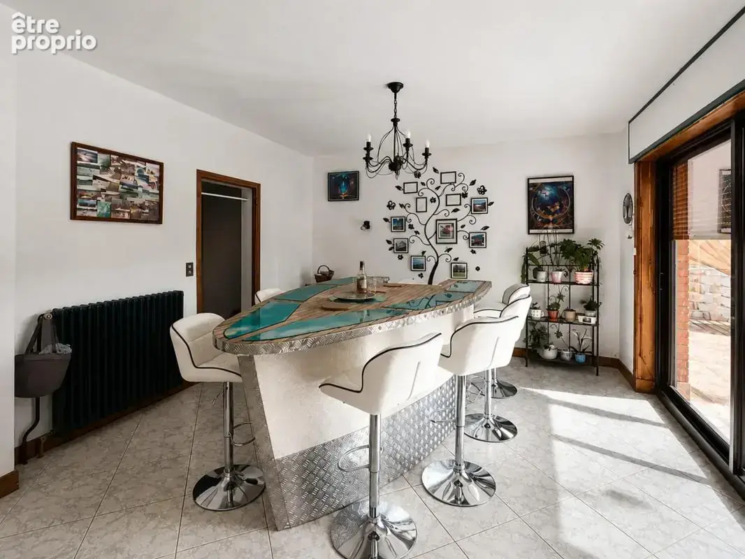 Maison de 9 pièces de 303m² à Guilly - photo 6