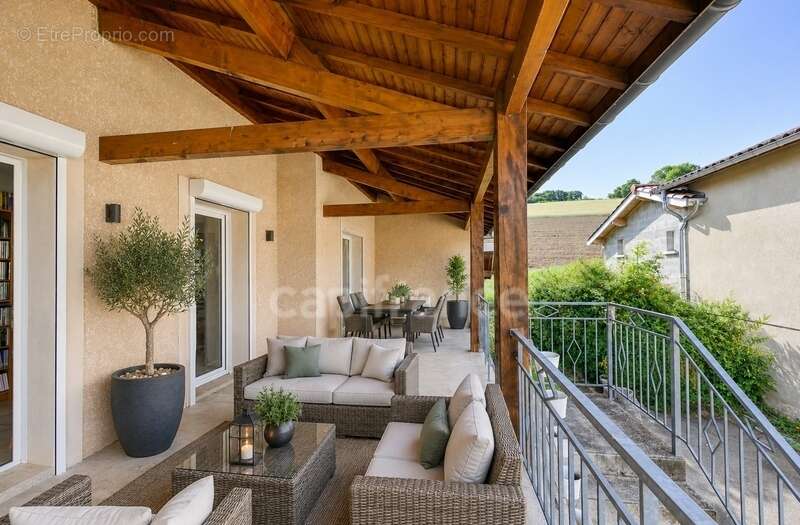 Maison à COURZIEU