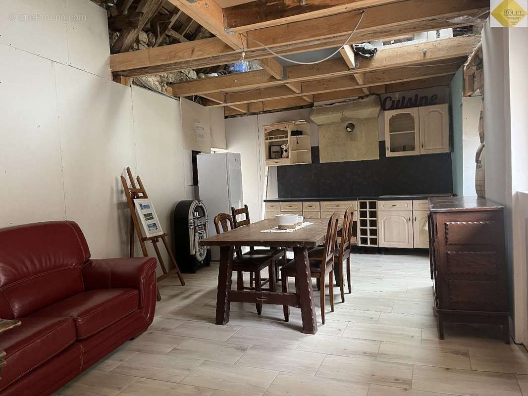 Maison à YZEURES-SUR-CREUSE