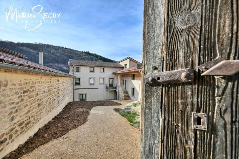 Appartement à THURINS