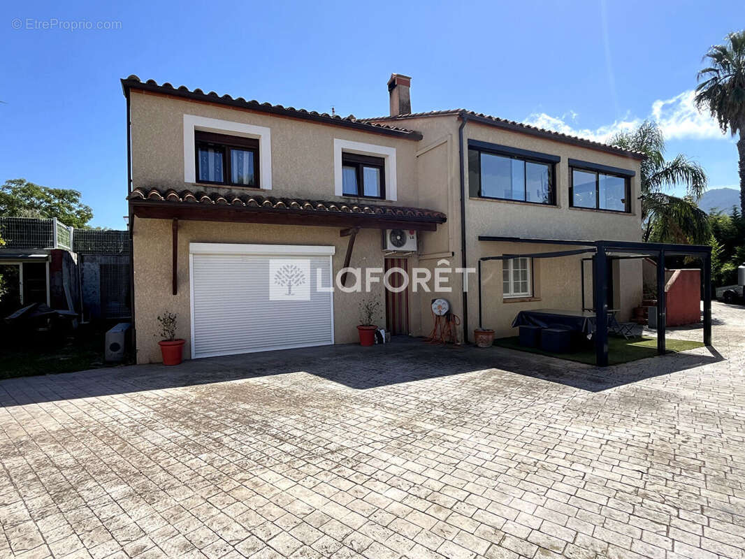 Maison à SAINT-GENIS-DES-FONTAINES