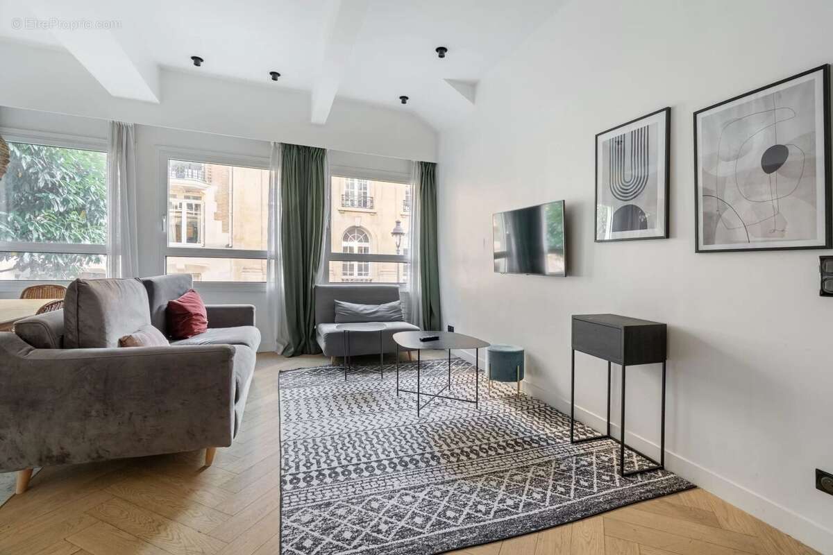 Appartement à PARIS-16E