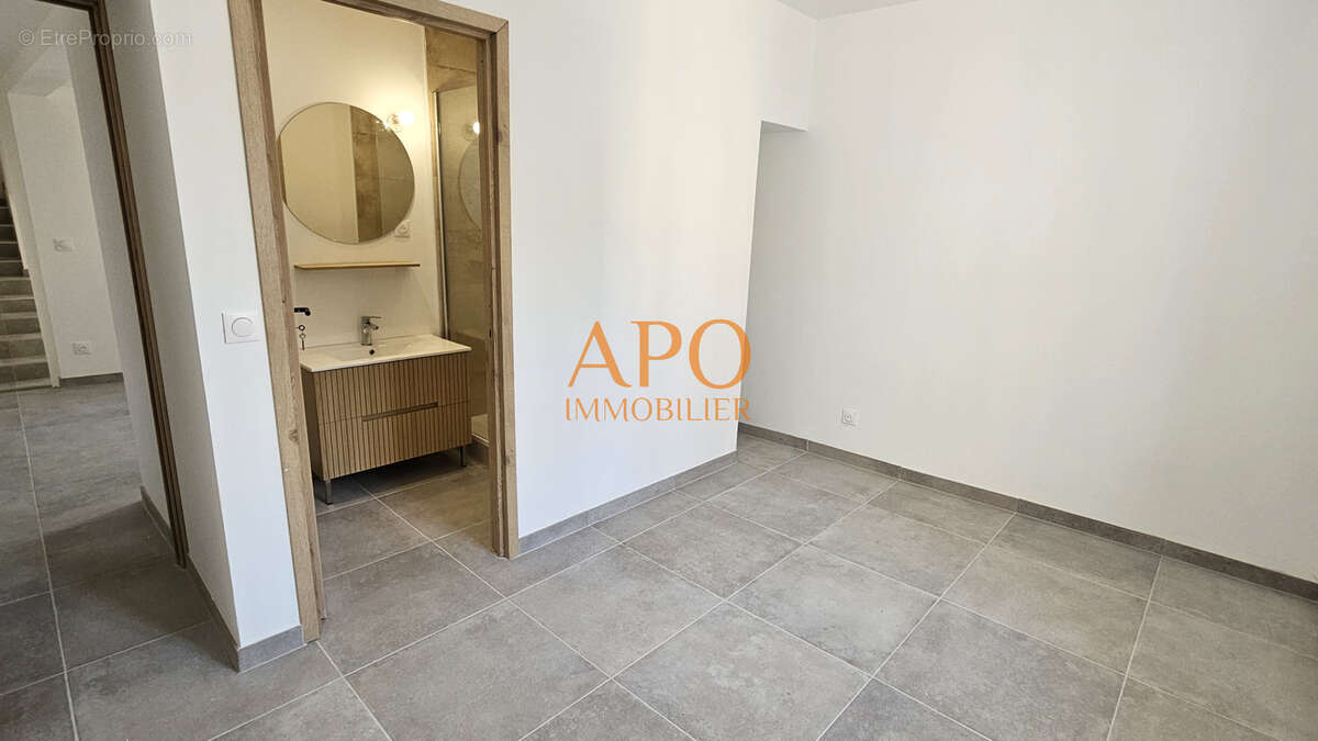 Gignac-la-Nerthe maison de village 90 m2 avec pouvoir locatif, T4 + studio + atelier - photo 9