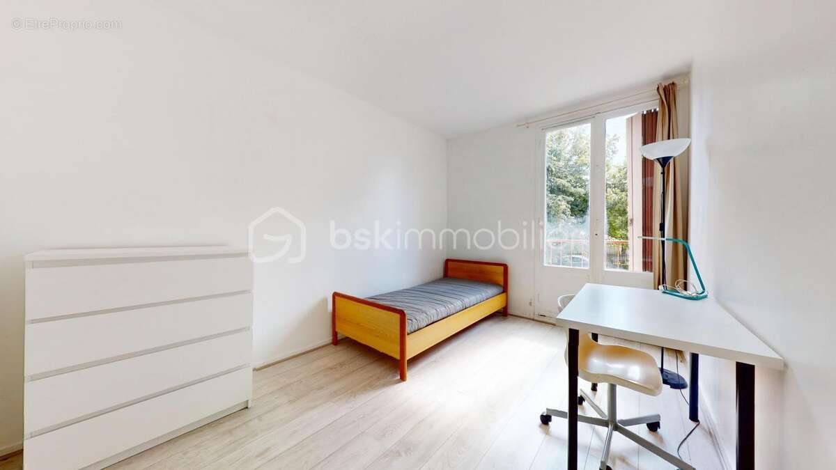 Appartement 5 pièces en rez-de-chaussée surélevé avec cave - photo 5