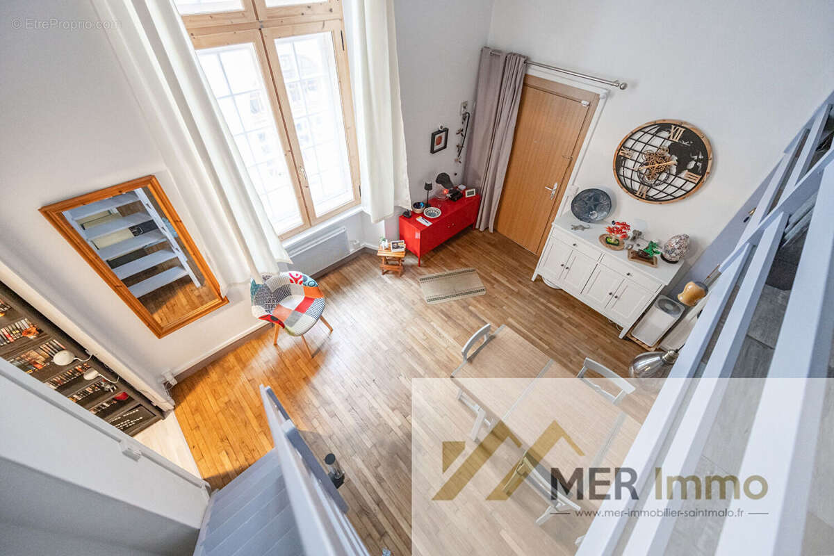 SAINT MALO INTRA-MUROS Appartement T4 de 75 m2 au 1 er étage d'une copropriété en bon état - photo 5