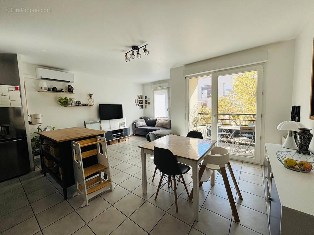 Appartement à MEYZIEU