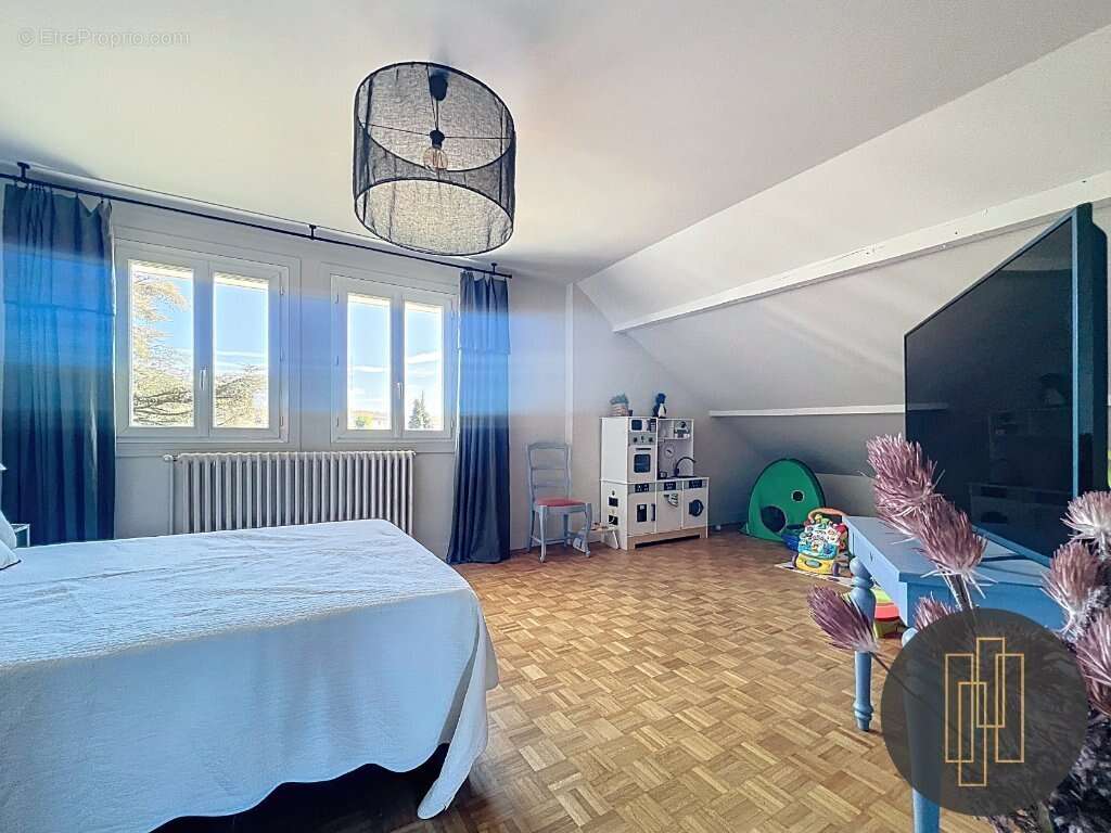 Maison à NEUVILLE-SUR-SAONE