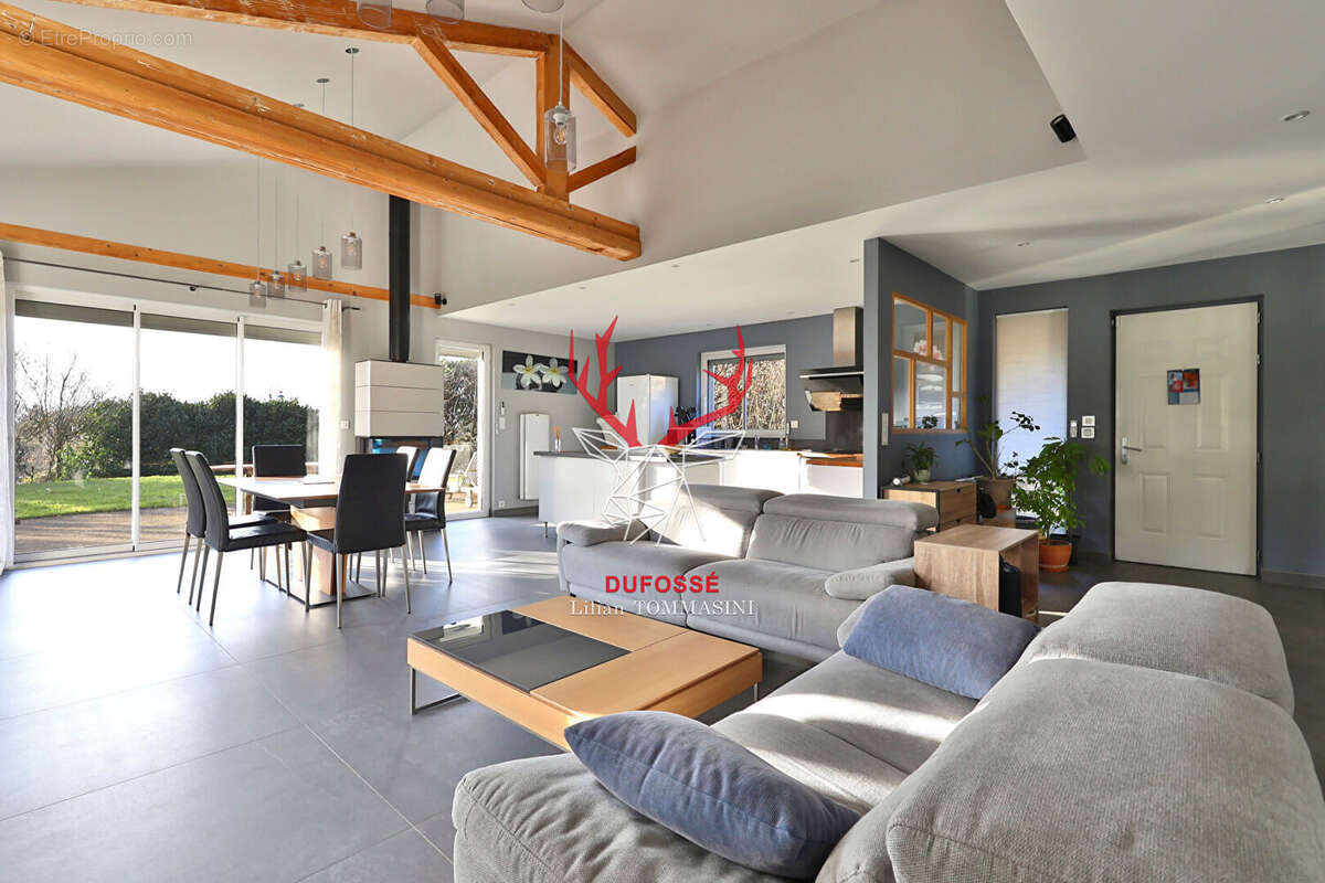 Maison à LA TOUR-DE-SALVAGNY