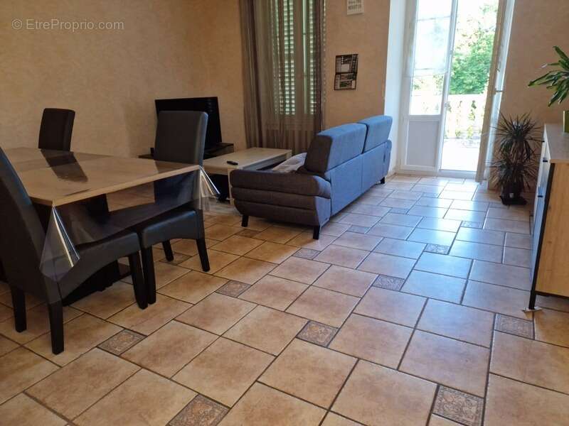 Appartement à CONTREXEVILLE