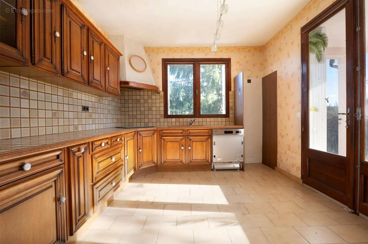  Maison 140 m² + T2 + T3 + Garage – Grand terrain 1 350m² – Saint-Paul-sur-Save - photo 7