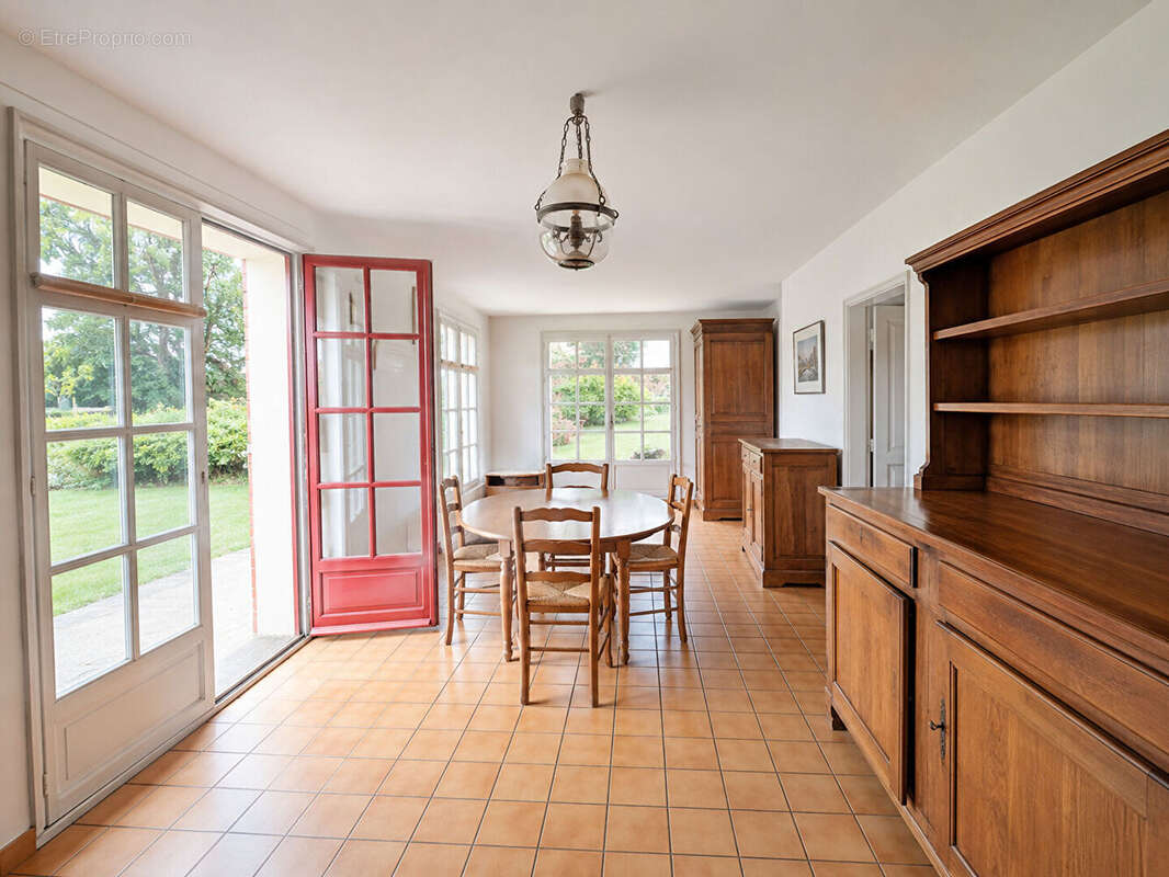 Maison 144 m² à Antran  - photo 6