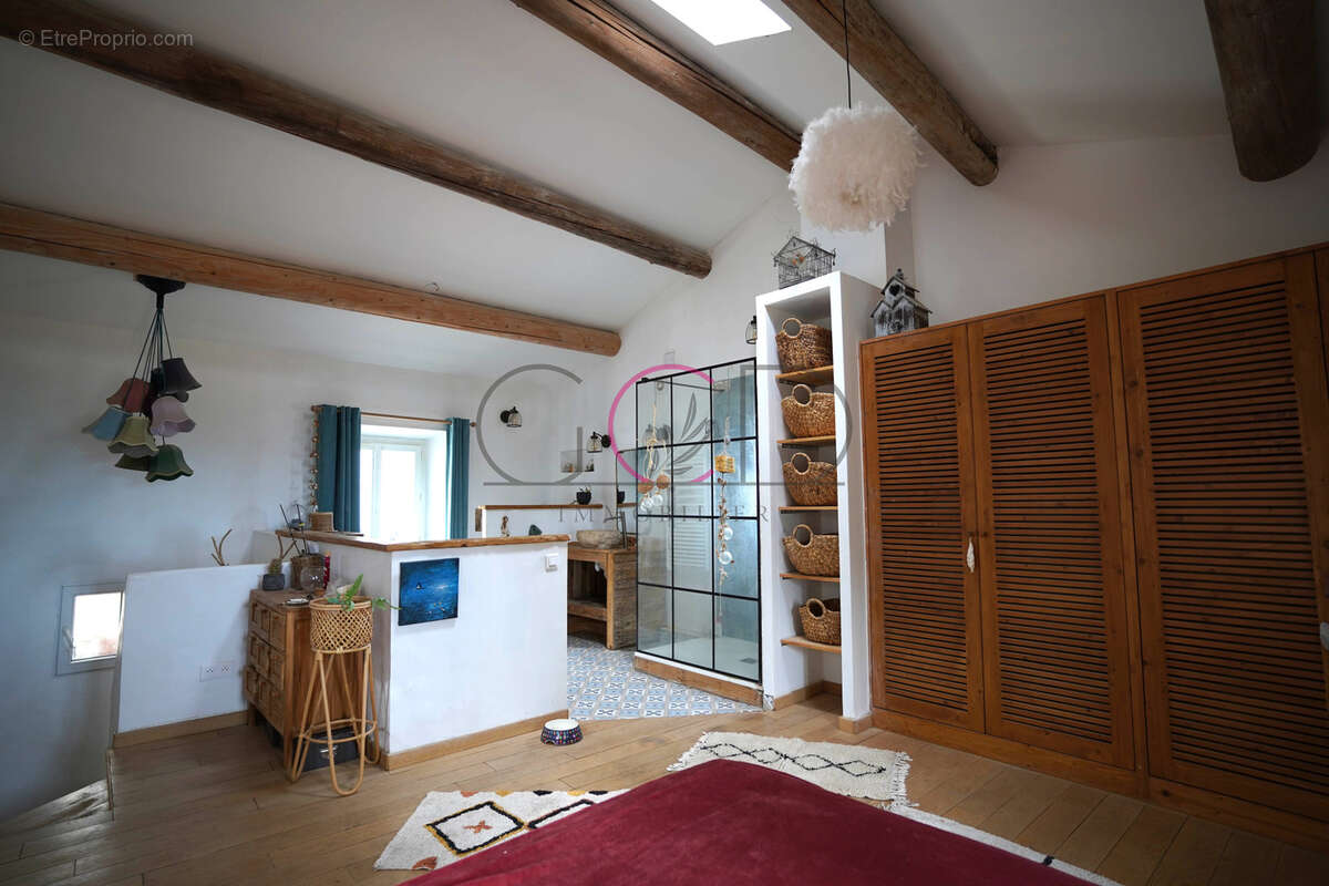 Maison à VENTABREN