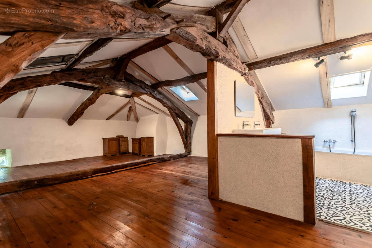 Maison de campagne avec annexe, piscine et dépendance - photo 32