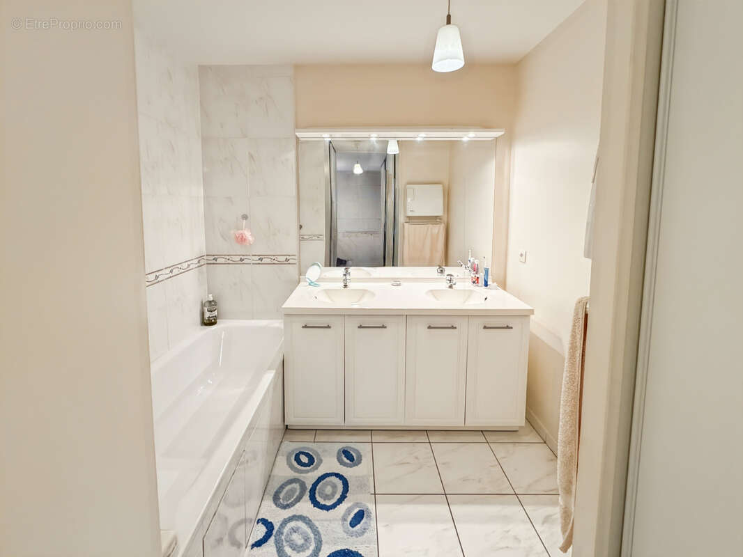 Appartement à PAREMPUYRE