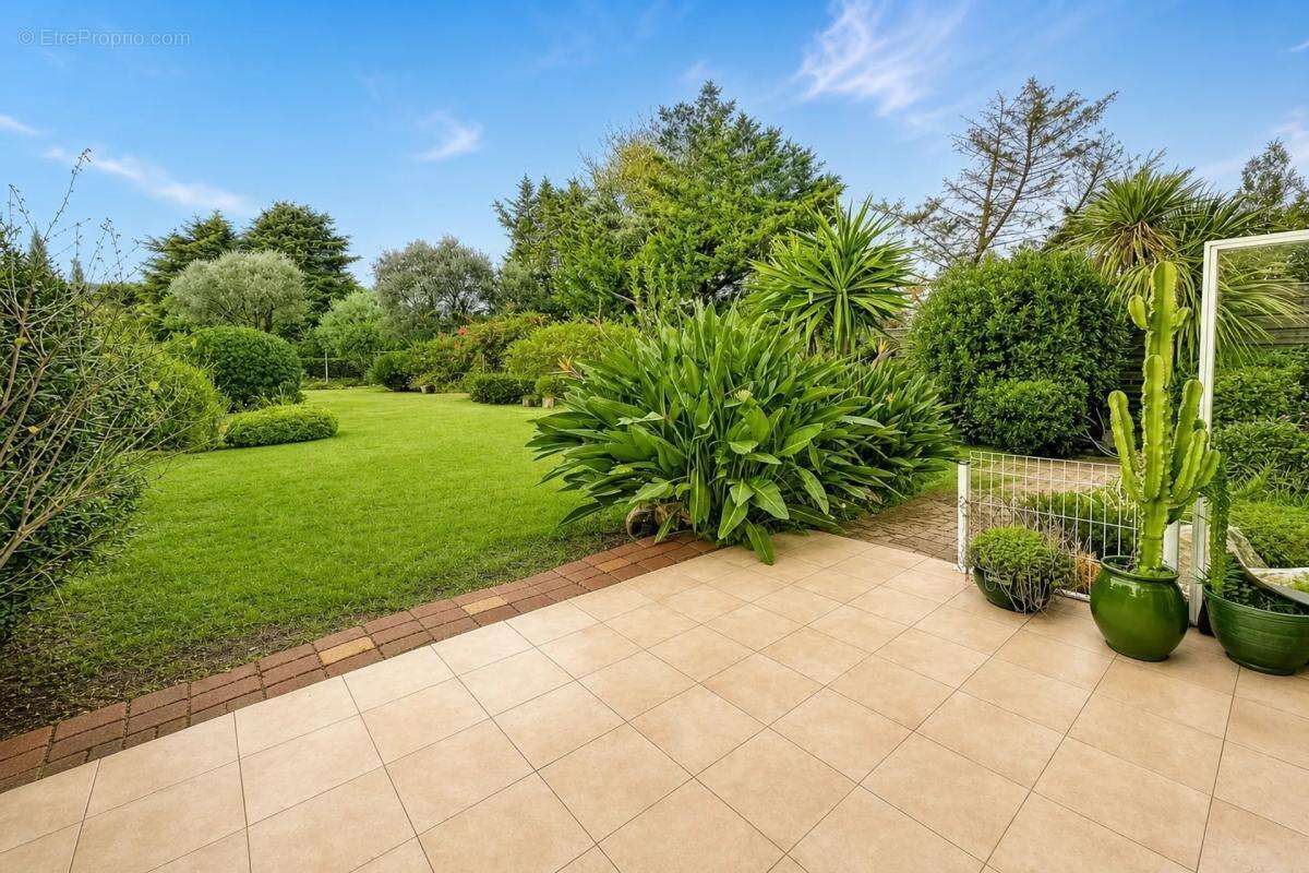 Bien rare à Antibes : appartement-villa avec jardin privé - photo 5