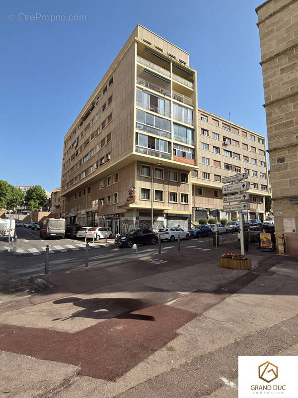 Appartement à MARSEILLE-2E