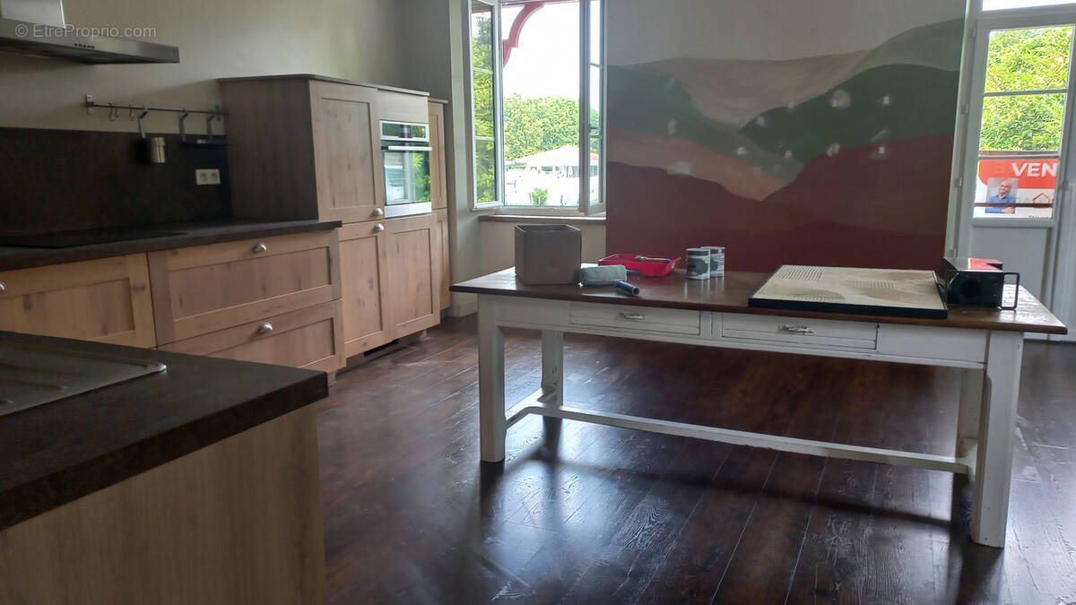 Appartement et local commercial - photo 2