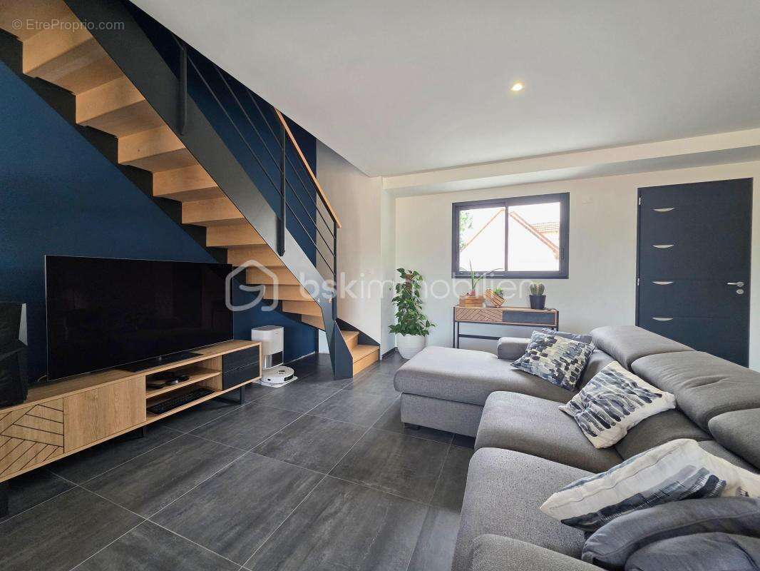 Maison contemporaine de 2023 avec 1 861 m² de terrain - photo 3