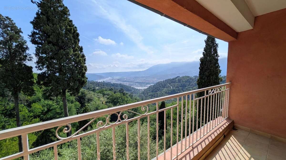 Maison à CASTAGNIERS