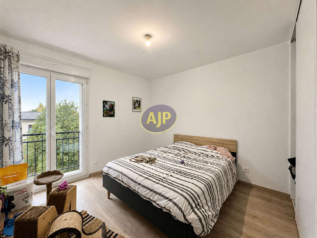 T2 recent dernier etage avec parking - photo 5