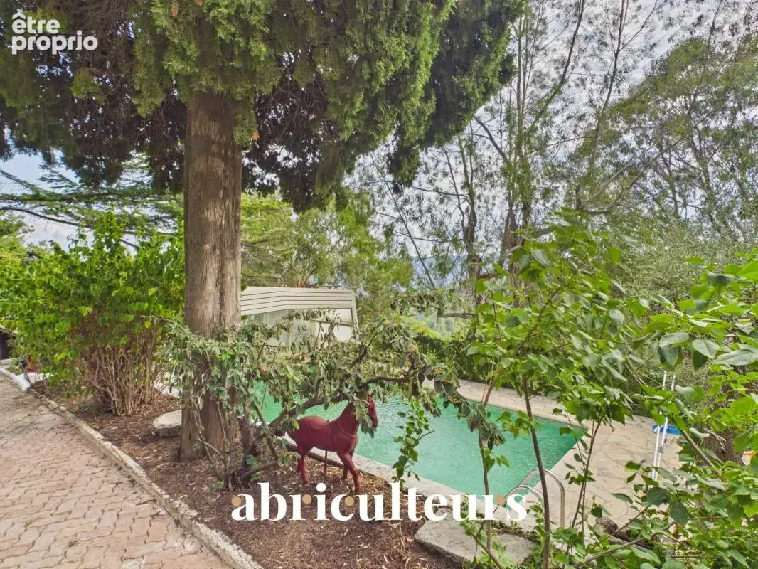 Cantaron – Propriété d'artistes à fort potentiel au cœur de 1,4 ha de verdure - photo 2