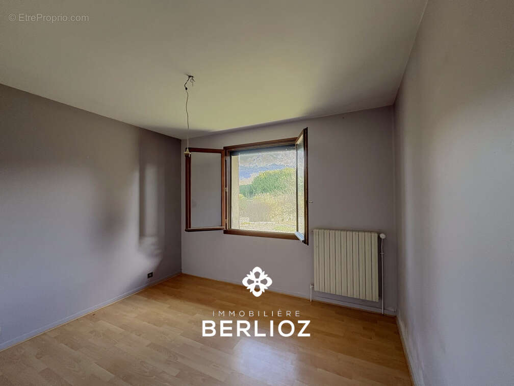 Maison à MEYLAN
