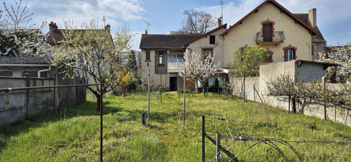 Maison à MONTLUCON
