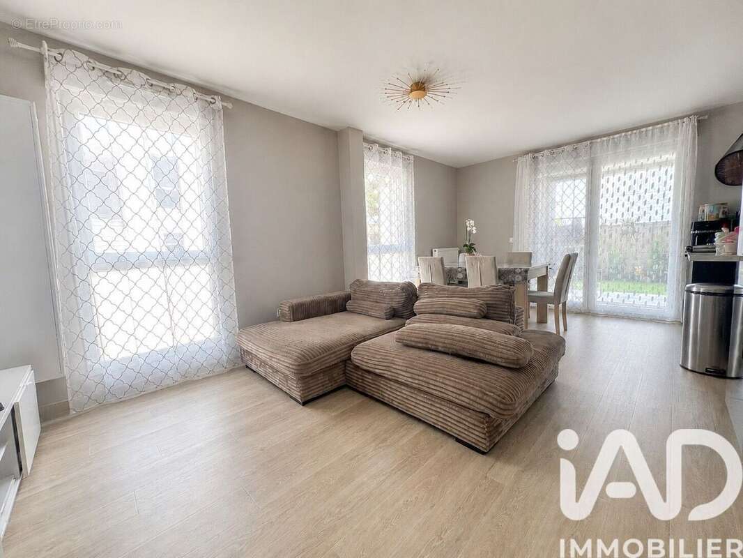 Appartement 65 m² à Romainville  - photo 2