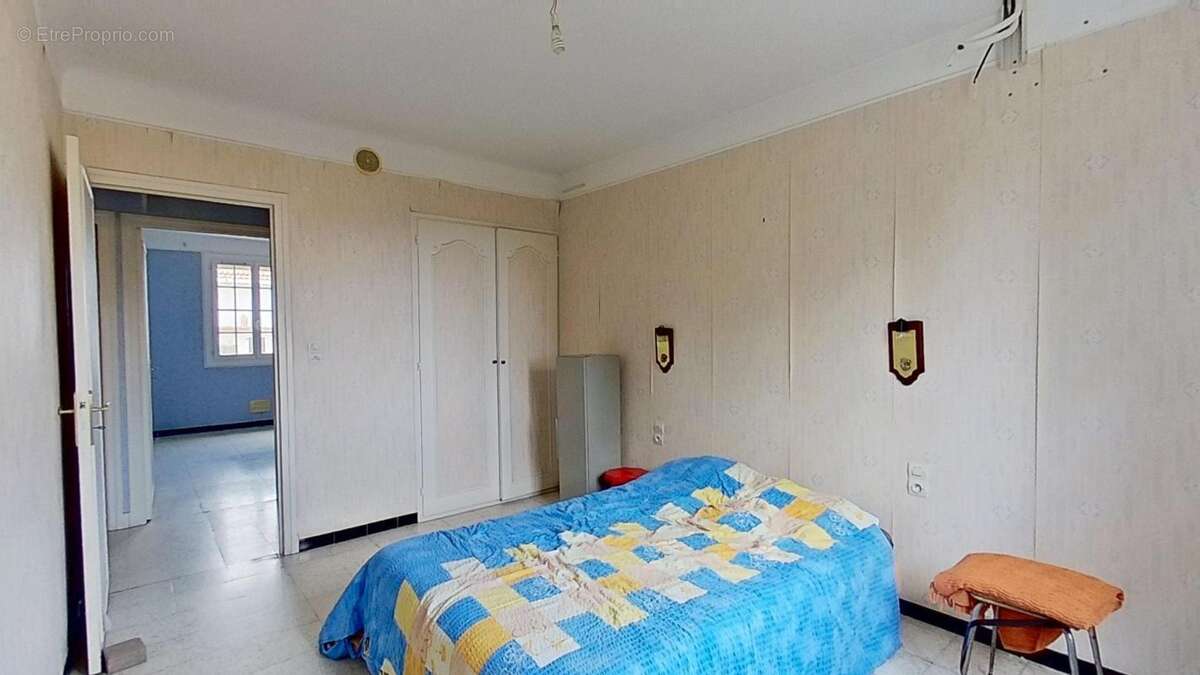 Maison à SAINT-LAURENT-DE-LA-SALANQUE