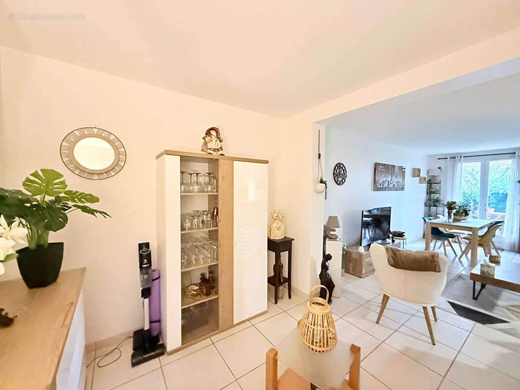 Appartement à SAVIGNY-LE-TEMPLE