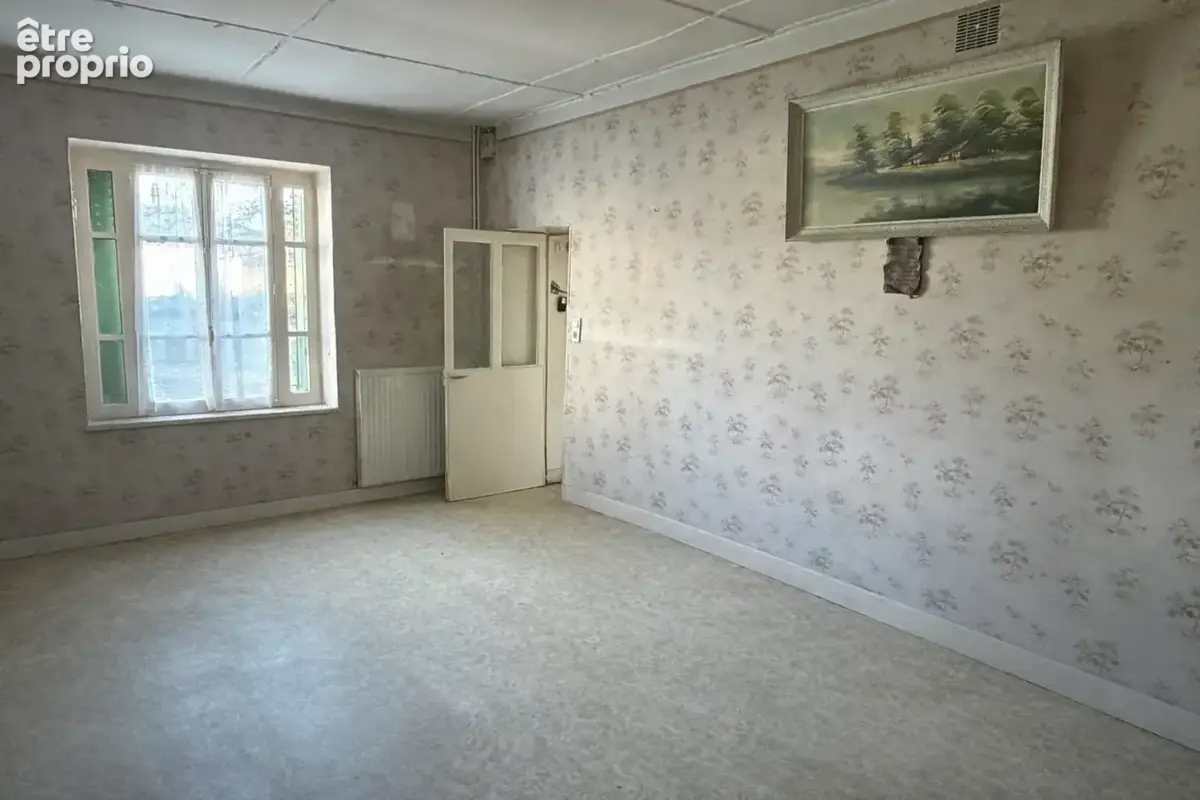PLEIN CENTRE et au grand calme, maison de 100 m2 avec 3 chambres et beau potentiel - photo 4