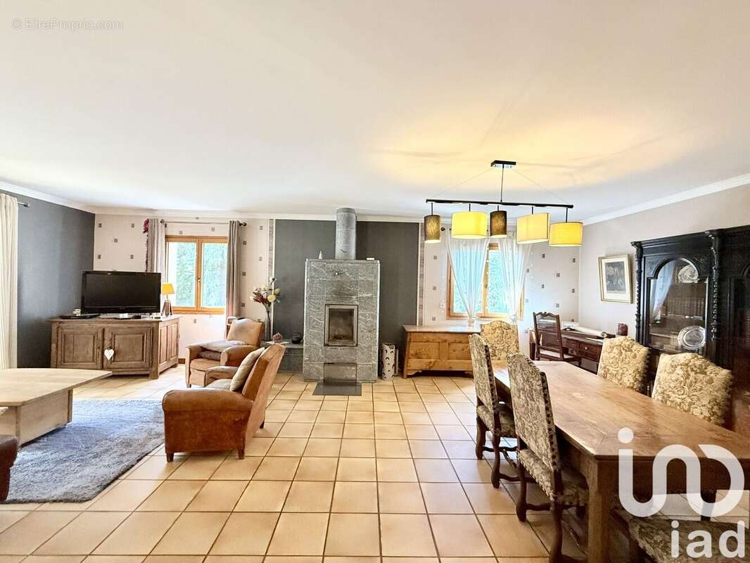 Maison 257 m² à Brehal  - photo 9