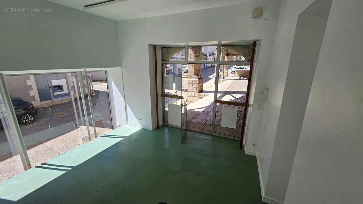 Couhe centre - photo 3