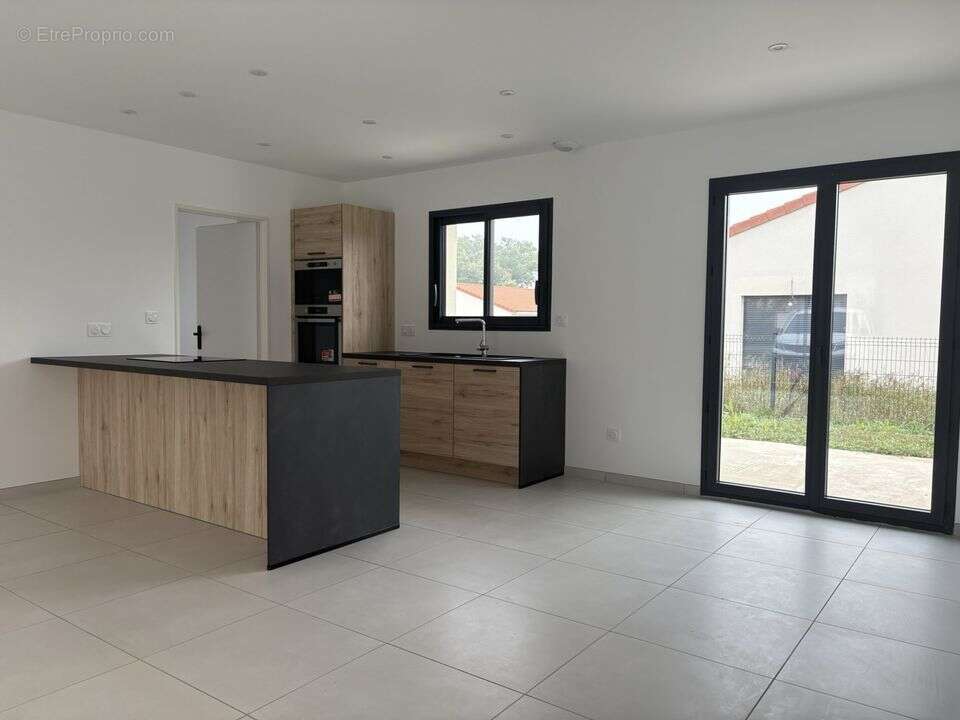 Maison à COGNAT-LYONNE