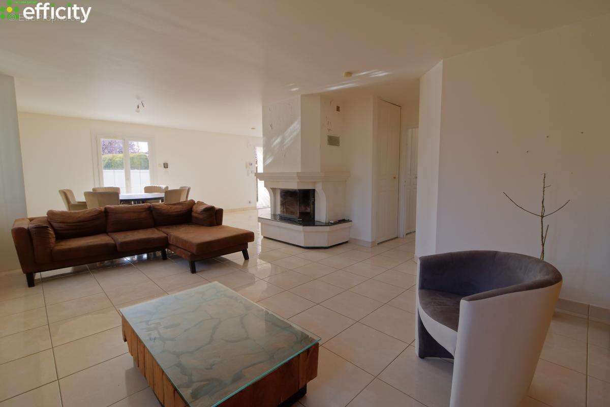 Maison à MAGNY-SUR-TILLE