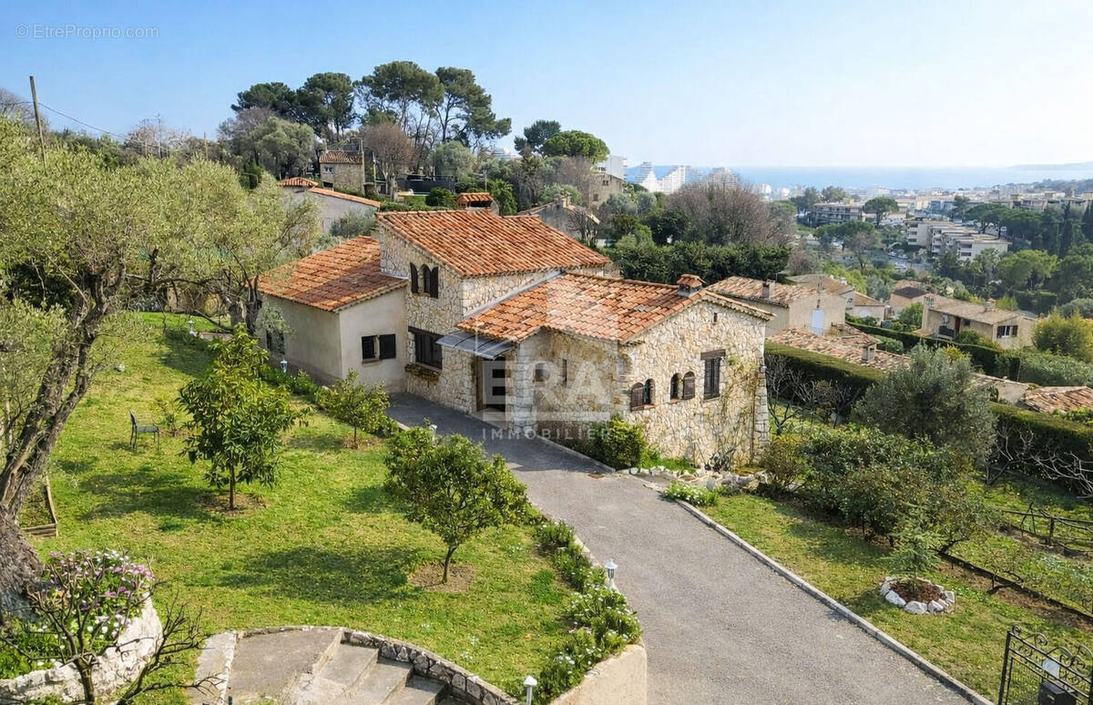 Autre à VILLENEUVE-LOUBET