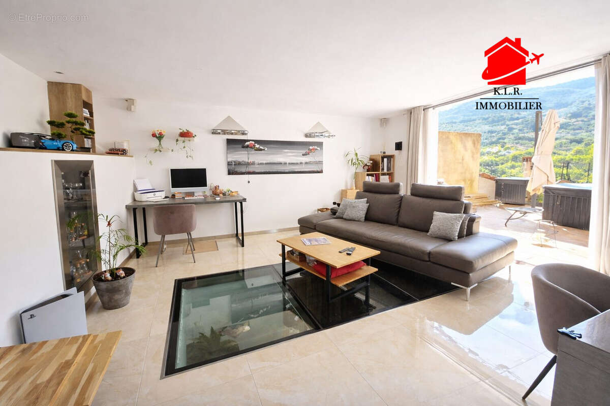 Maison 174 m² à Carros  - photo 2