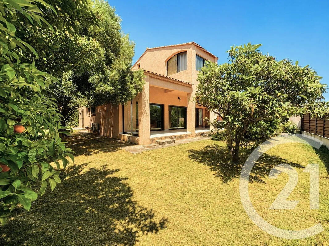 Maison à BORMES-LES-MIMOSAS