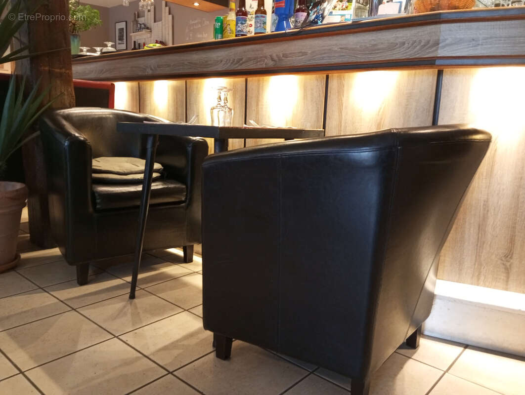 Commerce à SAINT-ARNOULT-EN-YVELINES