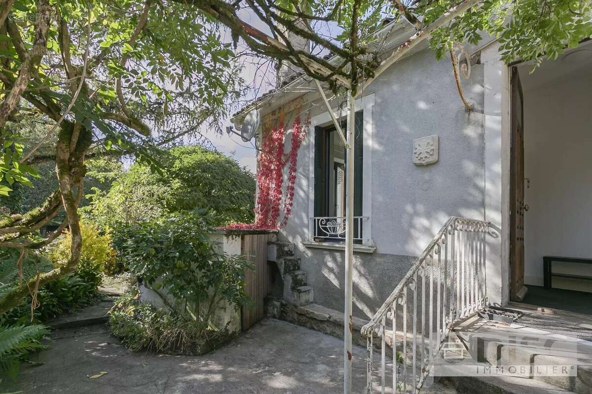 Maison à SAINT-MARTIN-LAGUEPIE