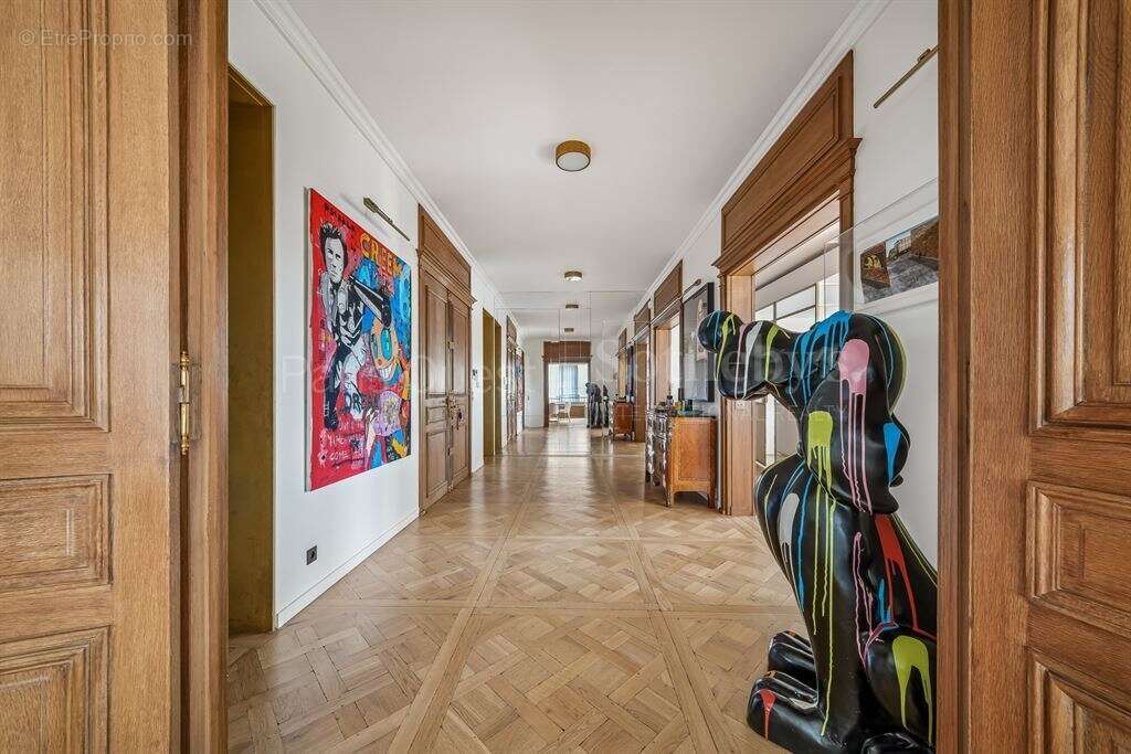 Appartement à PARIS-16E