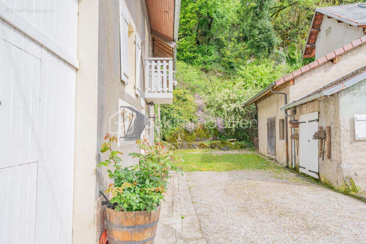 Maison à CULOZ
