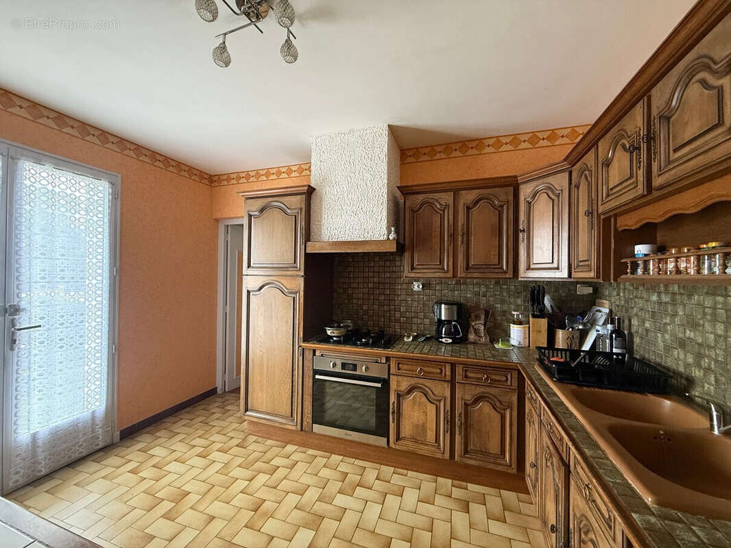 Maison à LES BORDES